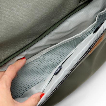 Peak Design Travel Duffel - 50 L 6