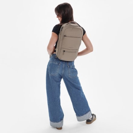 Sherpani Camden Pro Ultimate Commuter Pack 7