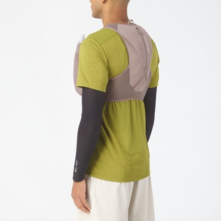 Salomon GRVL Skin 4 Hydration Vest 3