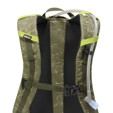 REI Co-op Trailmade 10 Hydration Pack Hydration integration