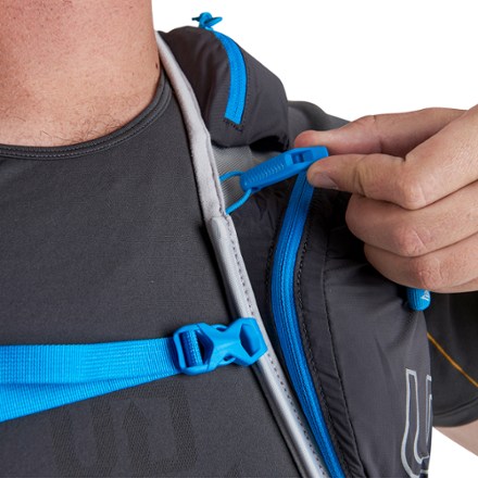 Ultimate Direction Adventure Vest 5.0 Hydration Vest 2