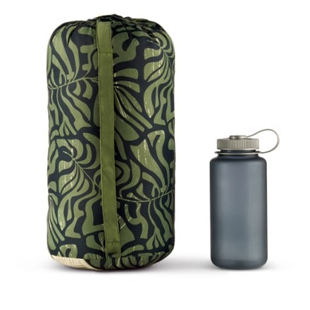 Kelty Biggie Blanket 32 fl. oz. water bottle not included