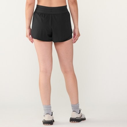Vuori Daily Speed Shorts - Women's 4