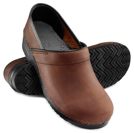 hospital clogs dansko