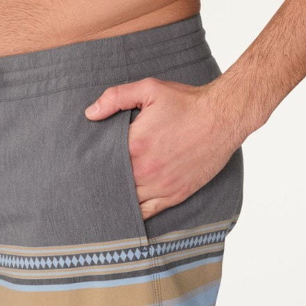 VISSLA Issaquah 18.5" Boardshorts - Men's 6