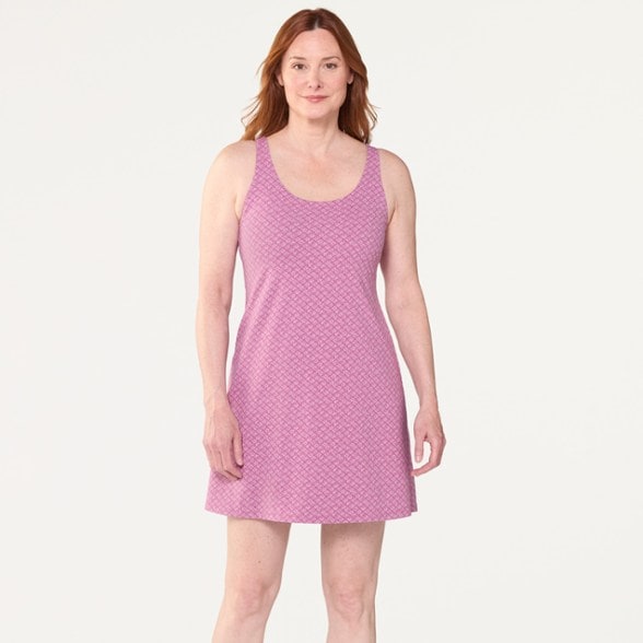 Model info: Height: 5' 9" | Chest: 34" | Waist: 28" | Wearing size: M