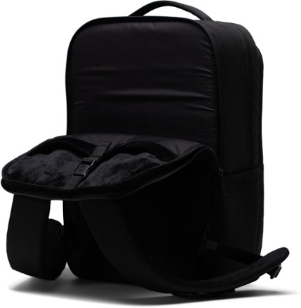 17.3 swiss laptop notebook backpack travel bag gear waterproof Swissdigital Design for Men with USB SD803-12 1-99 OSRS Fishing Training gifting_mothersday Reel:Right Hand Retrieve facing compartments that allow