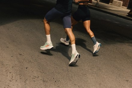 HOKA Clifton 10 Road-Running Shoes - Men's 9