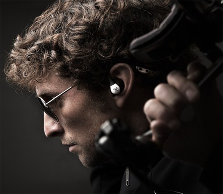 In Use (White/Black)