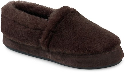washing acorn slippers