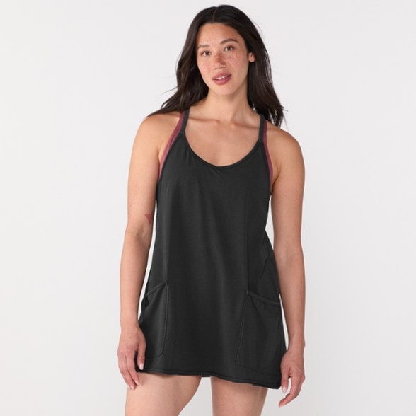 Model info: Height: 5' 7" | Chest: 34 | Waist: 27 | Wearing size: M