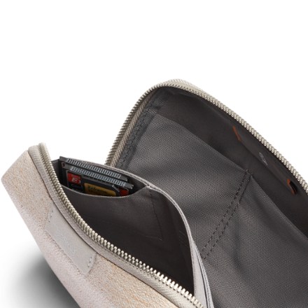 Bellroy Tech Kit Compact Pouch 8