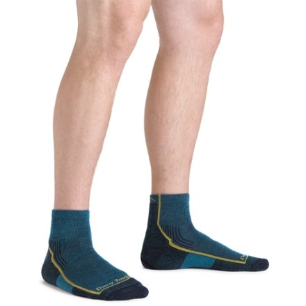 Darn Tough Hiker Quarter Midweight Hiking Socks - Men's 1