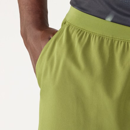Vuori Course Shorts Lined 5" - Men's 4