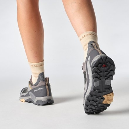 Salomon X Ultra 5 GORE-TEX Low Hiking Shoes - Women's 6