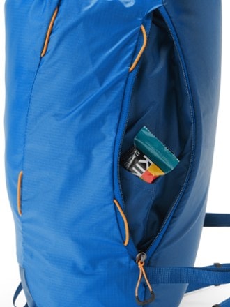 REI Co-op Flash 18 Pack 8