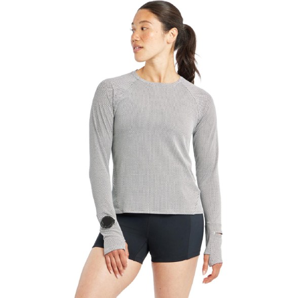 On Body Image of color Black/White