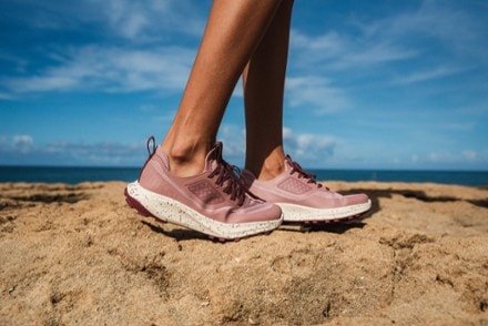 OluKai Makiki Sneakers - Women's 5