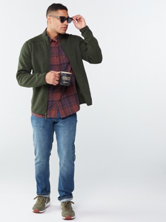 DUER Performance Denim Relaxed Fit Tapered Jeans - Men's 3
