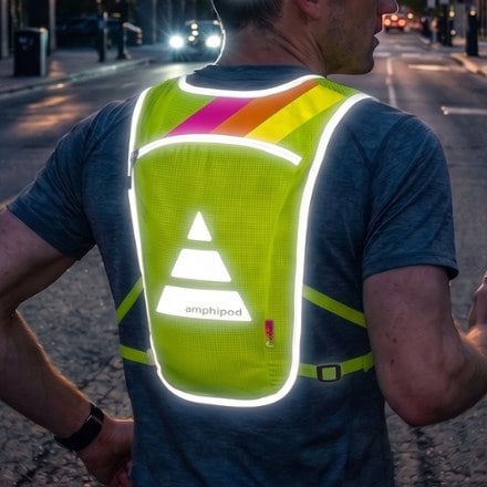 Amphipod RunBright PureRun 1.5-Liter Reservoir Hydration Vest 3