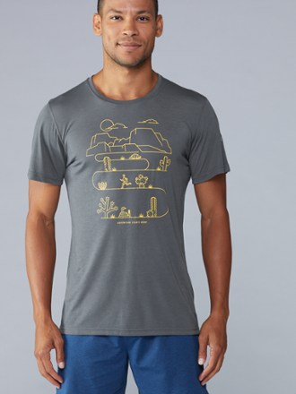 brooks distance graphic tee