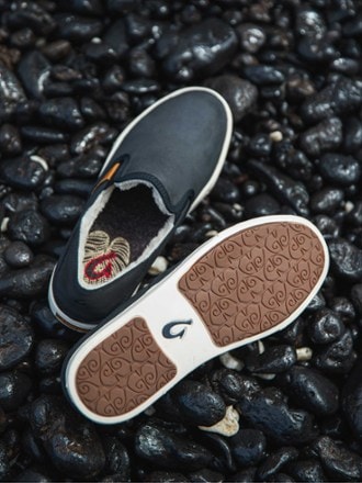 OluKai Pehuea Heu Shoes - Women's 5