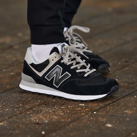 new balance shoes man
