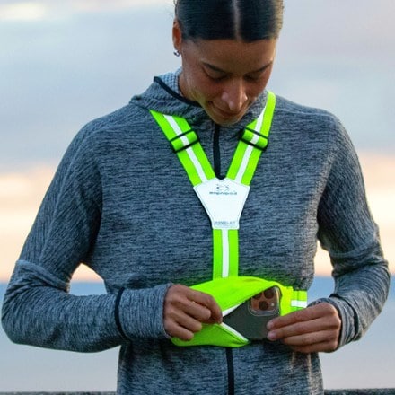 Amphipod Xinglet Pocket Luxe Reflective Vest 1