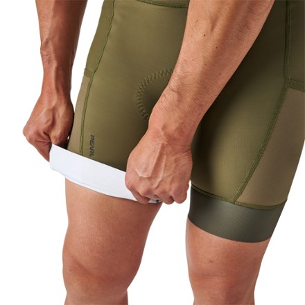 PEARL iZUMi Expedition Cycling Shorts - Men's 8
