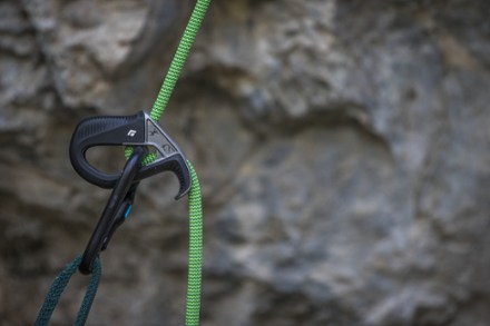 Black Diamond ATC Pilot Belay Device In use (Black)