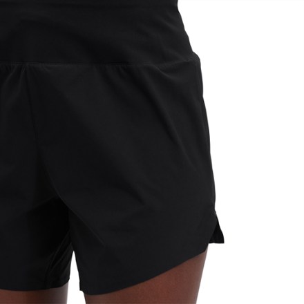 On 5" Running Shorts - Women's 4