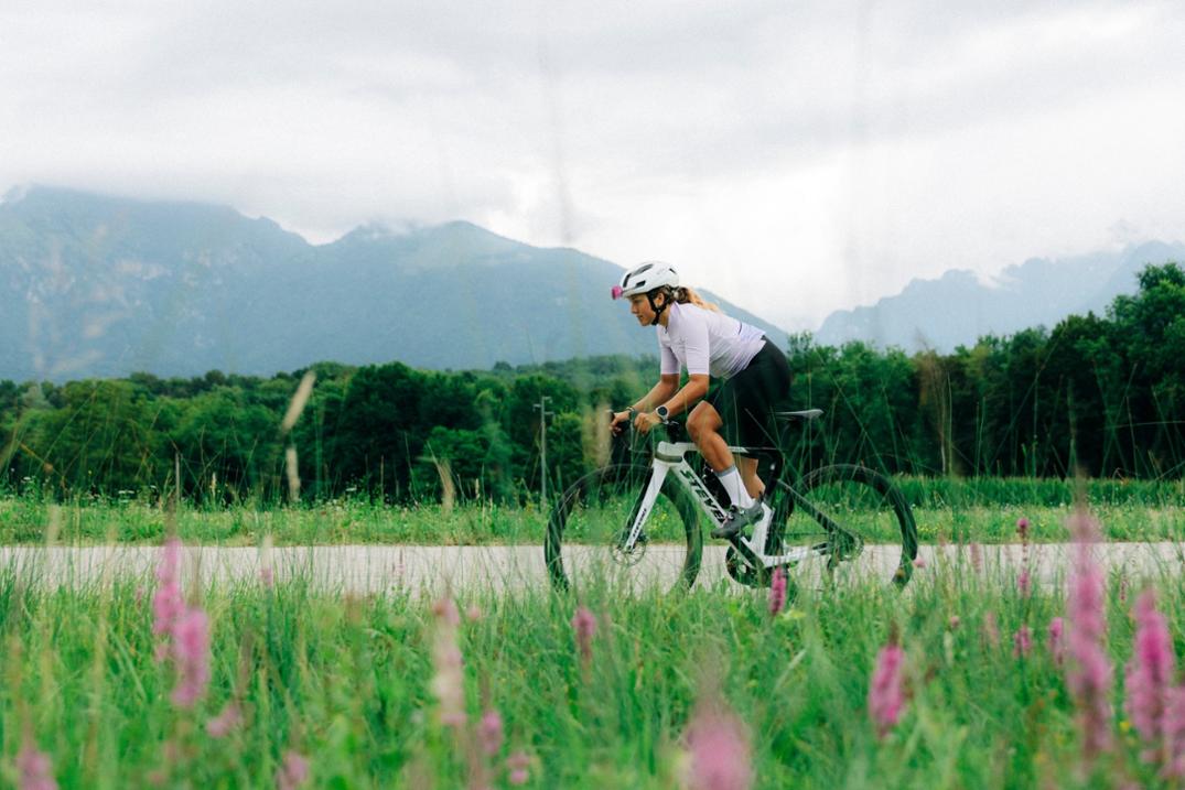 Location Image for Genius X WYVE Road Cycling Shoes - Women's