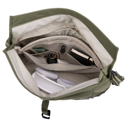 Thule Paramount 14 L Crossbody Bag 4