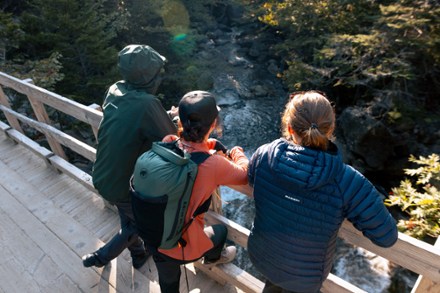 Location Image for Taiss Light ML Hooded Jacket - Women's