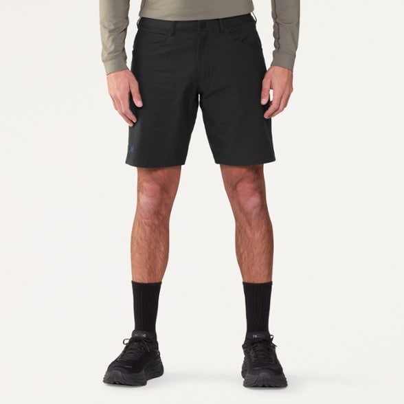 Model info: Height: 6'1" | Waist: 32.5 | Inseam: 33 | Wearing size: 32 IN Waist x 9 IN Inseam