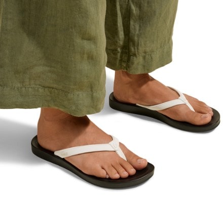 OluKai Uiki Flip-Flops - Women's 6