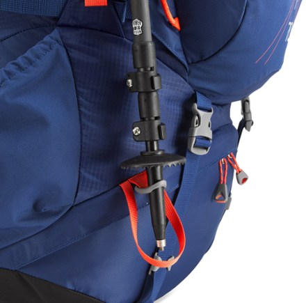 Trekking pole attached (Deep Sea)