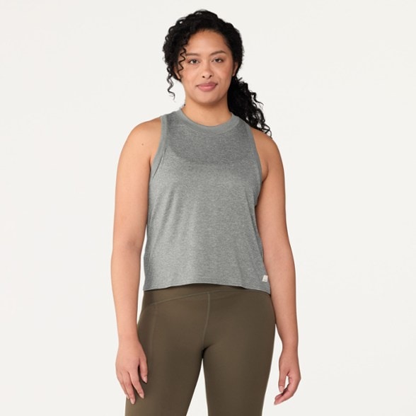 Model info: Height: 5'9" | Chest: 32b | Waist: 30 | Wearing size: M