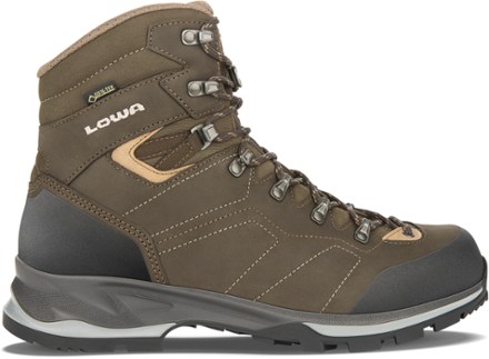 lowa lightweight hiking boots