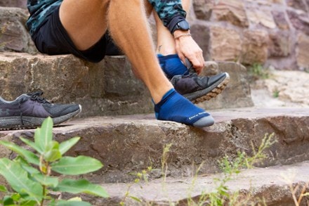 Darn Tough Run No-Show Tab Ultralightweight Cushion Socks - Men's 2