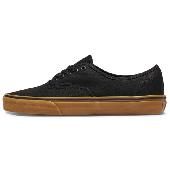 Product Image of color Black/Black Gum