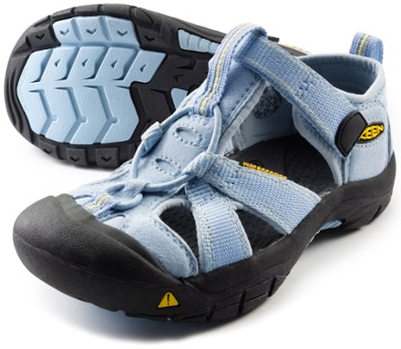 girls size 1 water shoes