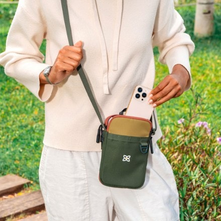 Location Image for Cruz Crossbody Bag - Women's