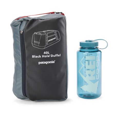 Patagonia Black Hole Duffel 40 L Stuff sack (32 fl oz. bottle not included)