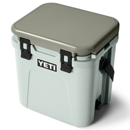 YETI Roadie 24 2.0 Hard Cooler 2