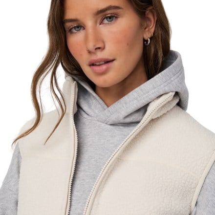 Vuori Alpine Vest - Women's 8