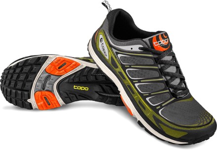 topo men's trail running shoes