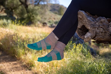 Injinji Trail Midweight Mini-Crew Socks - Women's 2