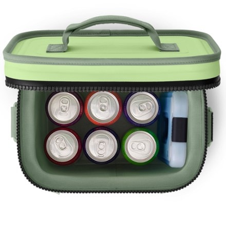 YETI Hopper Flip 8 Soft Cooler 7