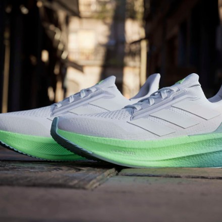 Location Image of color Ftwr White/Dash Grey/Lime